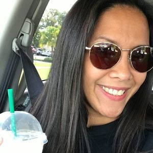 Meet your Posher, Dena